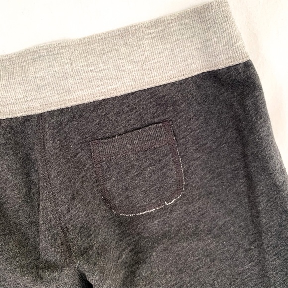 Abercrombie gray cropped sweatpants - Picture 3 of 3